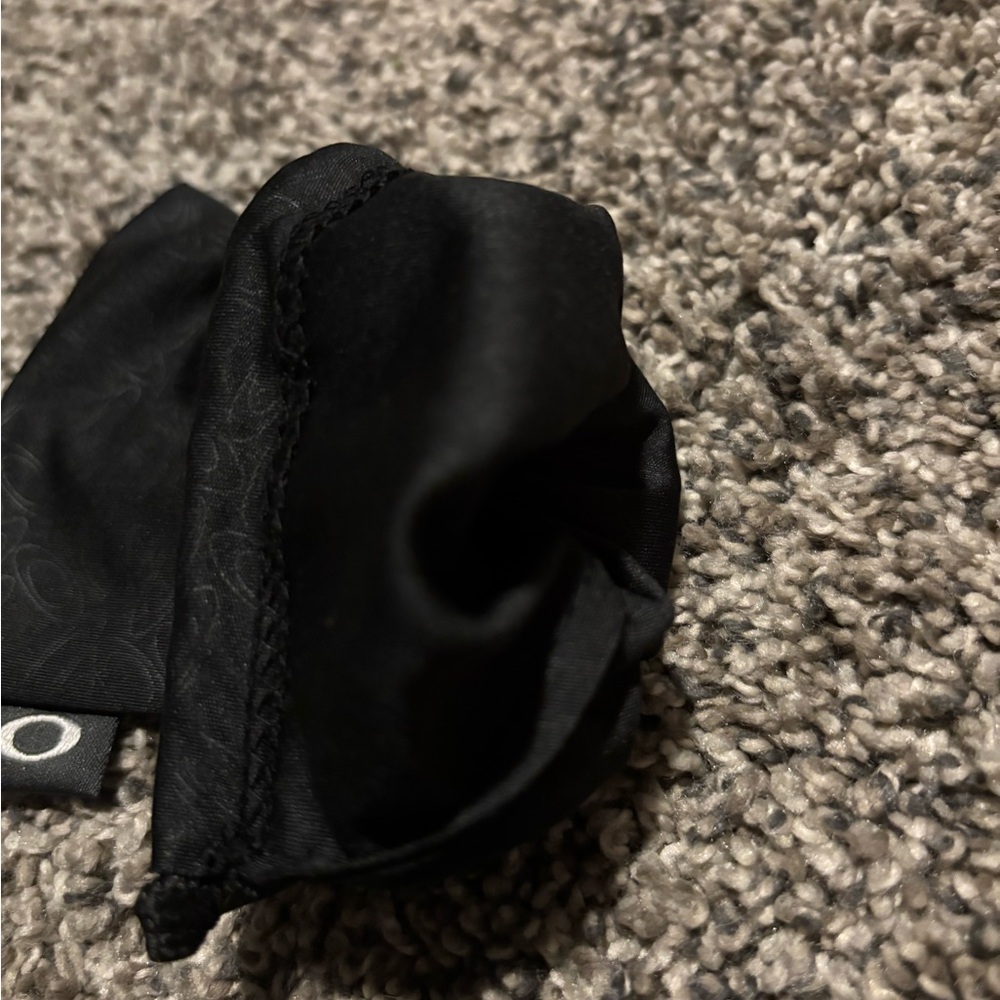 Oakley Black Patterned Sleeve - Picture 2 of 2